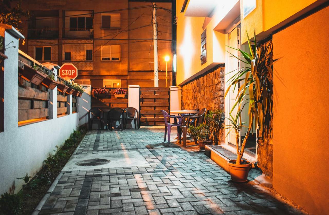 Skopje Downtown Hostel Екстер'єр фото